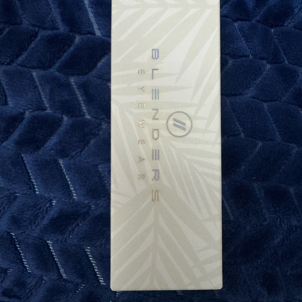 Blenders Eyewear - Picture 4 of 4